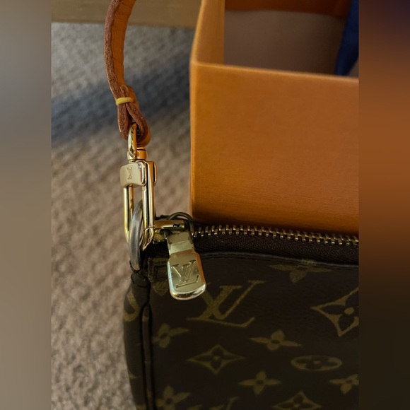 Louis Vuitton Monogram Pochette Accessoires Vintages Shoulder Bag - Picture 7 of 16